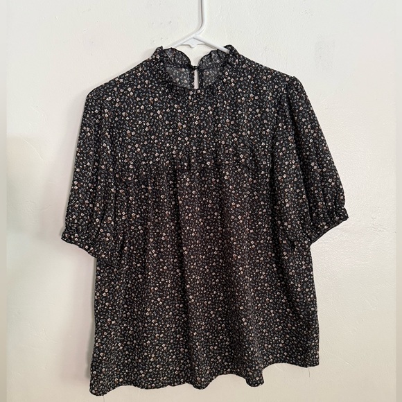 Tops - Floral Black Women's Top with ruffles, Size XL